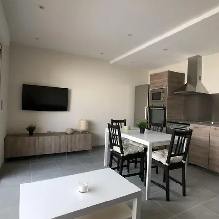 2 Pieces Balcon Et Parking Proche Centre 1 Apartment Le Lavandou
