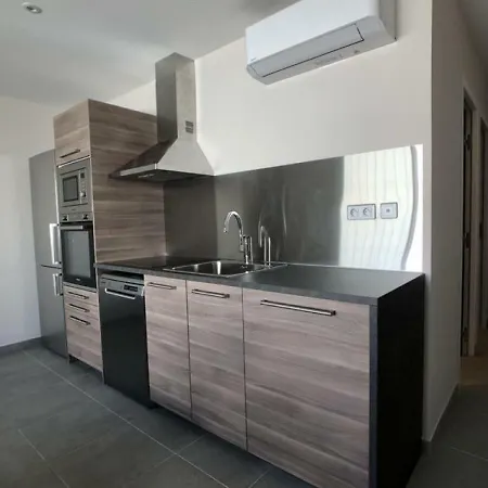 Apartment 2 Pieces Balcon Et Parking Proche Centre 1 Le Lavandou